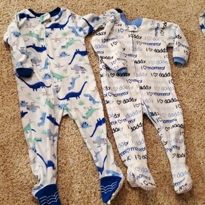 2 Fleece Footsies Love Mommy Daddy